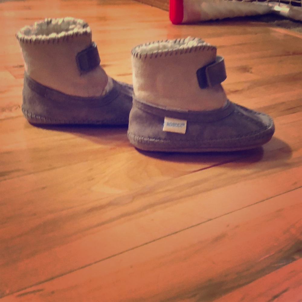 12-18 month boys Robeezs booties